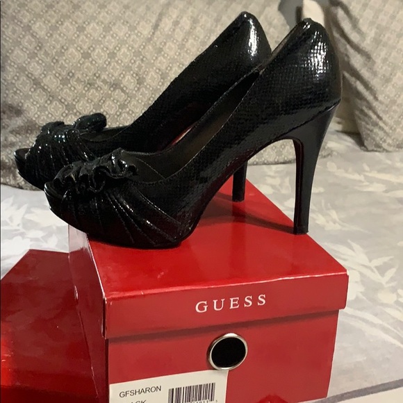 Black platform heels gently used - Picture 2 of 4